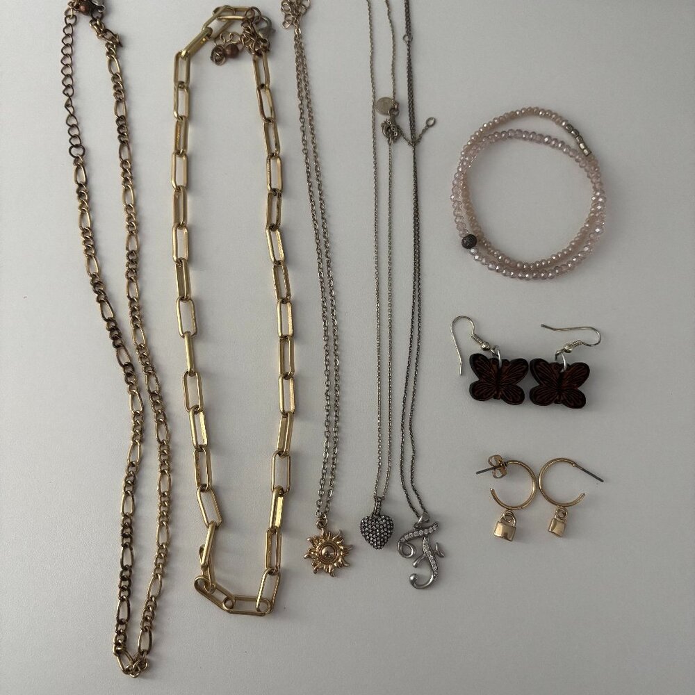 Bundle Of Miscellaneous Jewelry